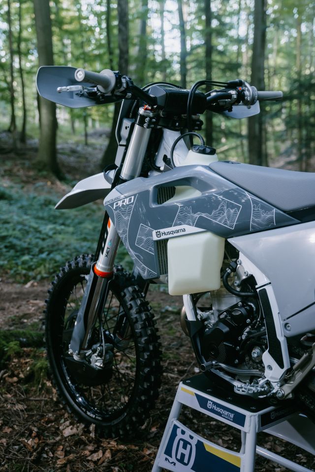 1009 husq11